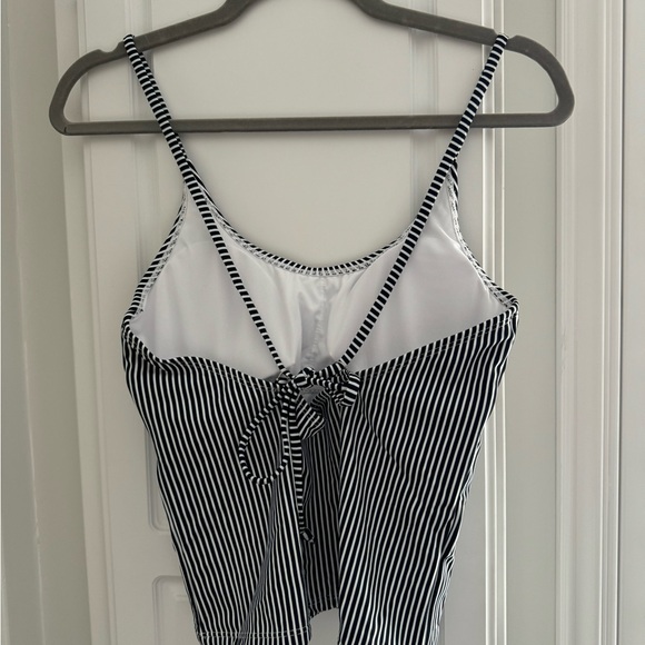 Bathing suits - Picture 7 of 12